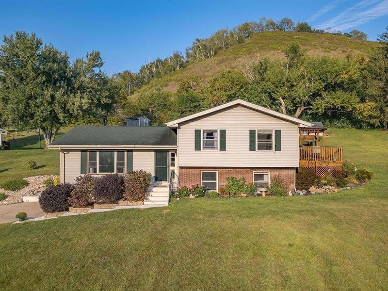 6049 Country Club Rd, Houston, MN 55943