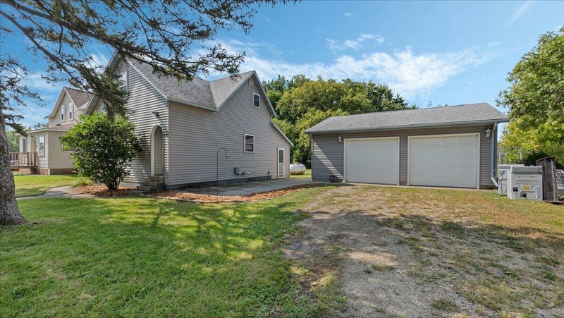 470 1st St W, Lake Lillian, MN 56253