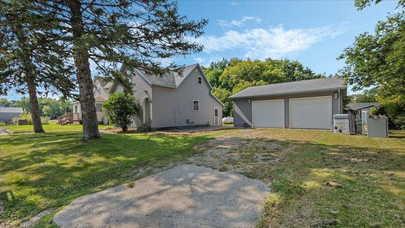 470 1st St W, Lake Lillian, MN 56253