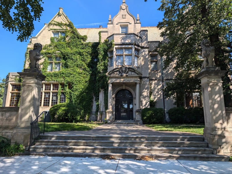 100 E 22nd St, Minneapolis, MN 55404