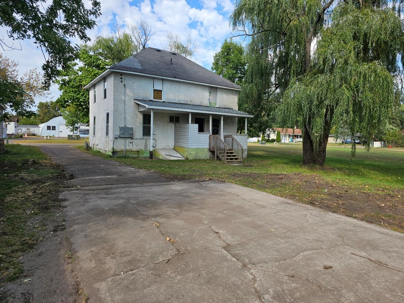 6371 Cedar St, North Branch, MN 55056
