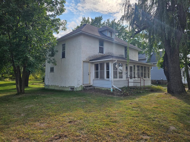6371 Cedar St, North Branch, MN 55056