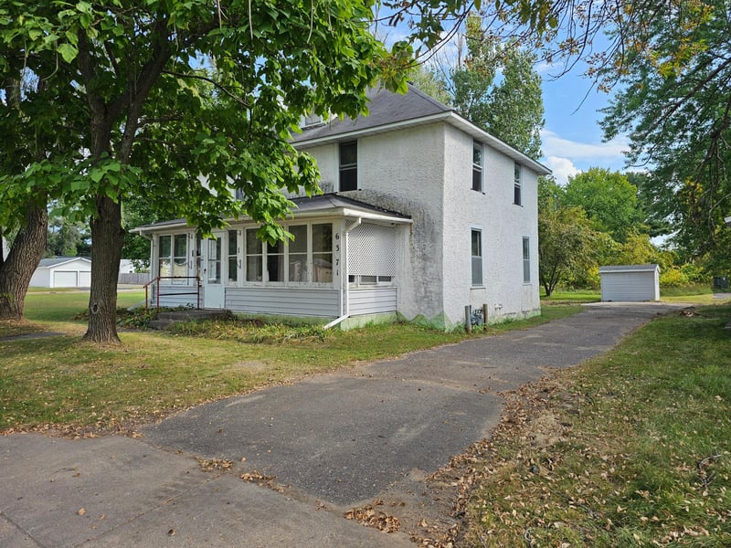 6371 Cedar St, North Branch, MN 55056