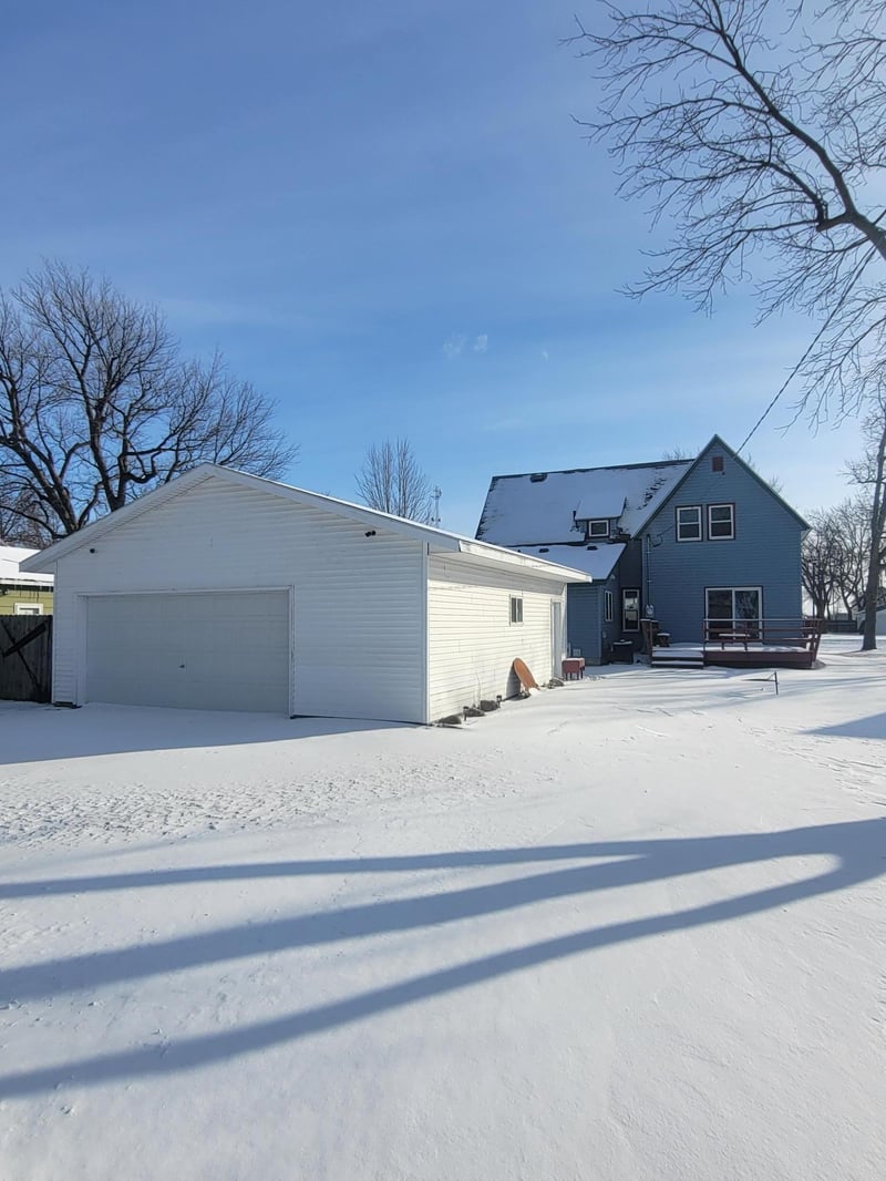 306 2nd St, Claremont, MN 55924