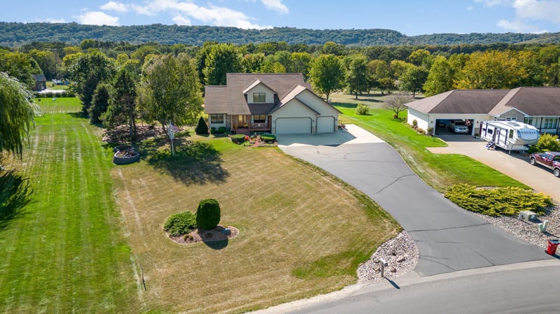 31925 Lakeview Dr, Lake City, MN 55041