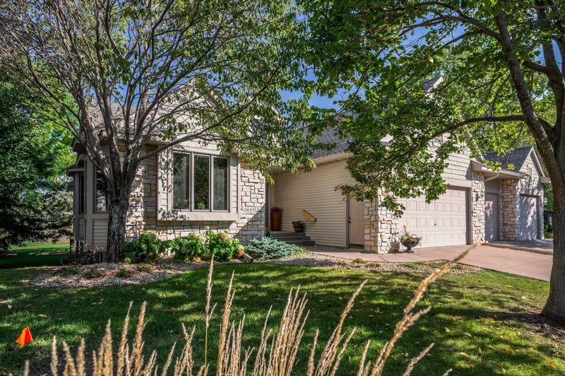 1609 Questwood Dr, Falcon Heights, MN 55113
