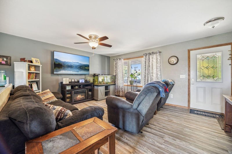 9274 9th Ave, New Auburn, MN 55366