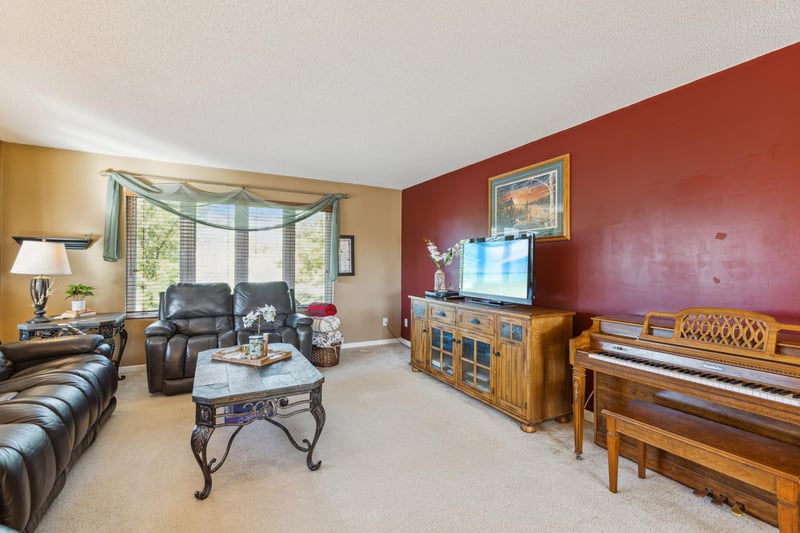 20812 Jupiter Dr, Silver Lake, MN 55381