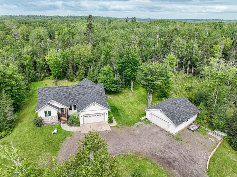 5961 Arnold Rd, Duluth, MN 55803