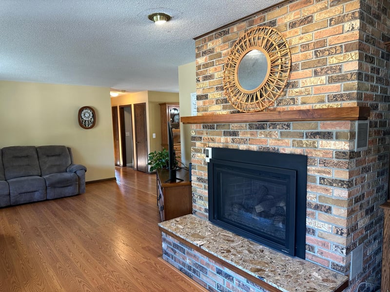 210 E Cabot St, Le Roy, MN 55951