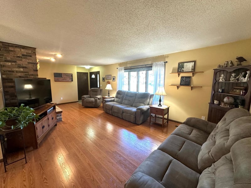 210 E Cabot St, Le Roy, MN 55951