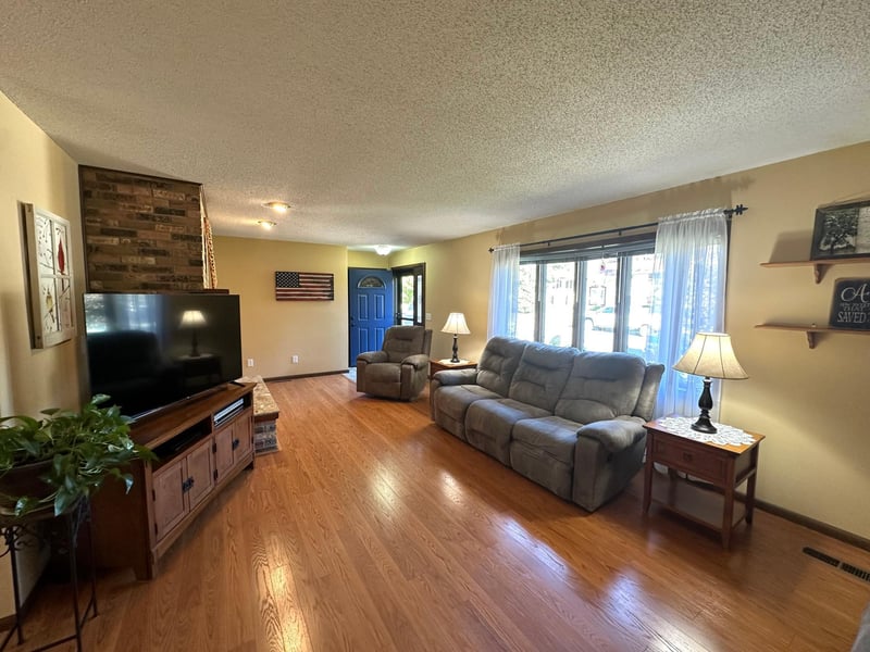 210 E Cabot St, Le Roy, MN 55951
