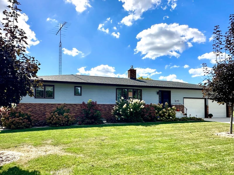 210 E Cabot St, Le Roy, MN 55951
