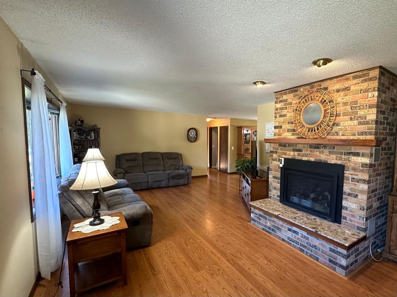 210 E Cabot St, Le Roy, MN 55951