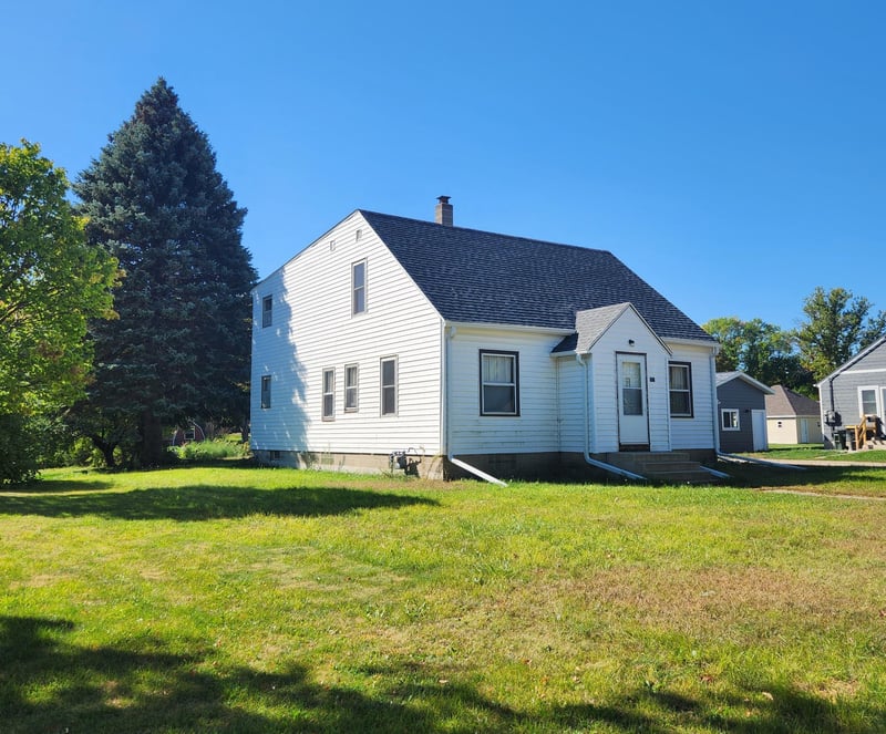 403 E Fairview Ave, Olivia, MN 56277