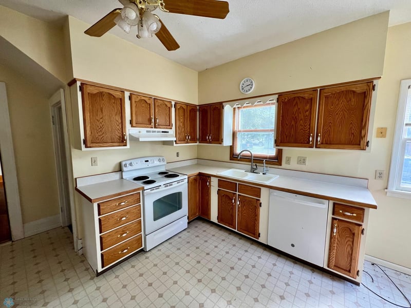 301 4th St NE, Barnesville, MN 56514