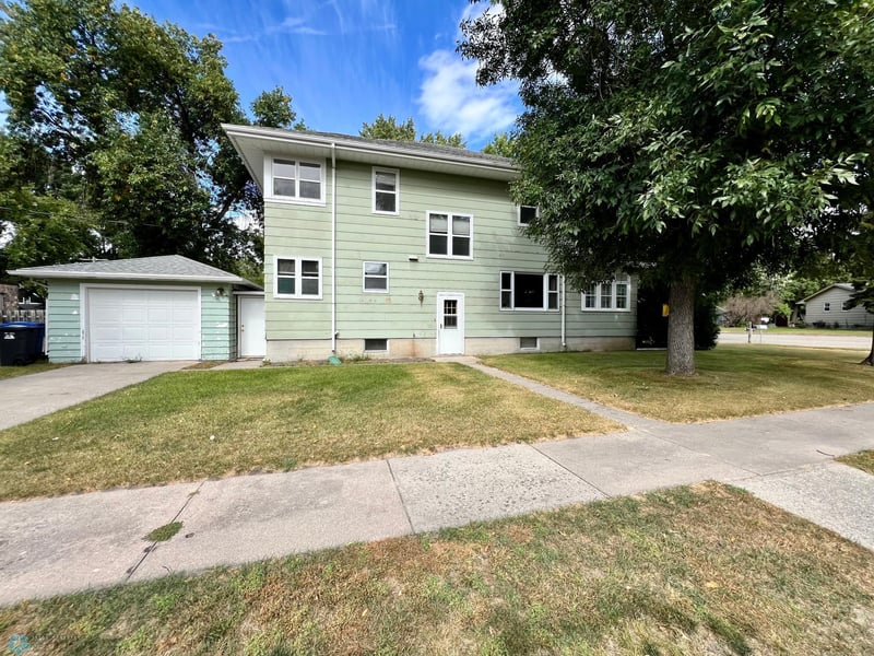 301 4th St NE, Barnesville, MN 56514