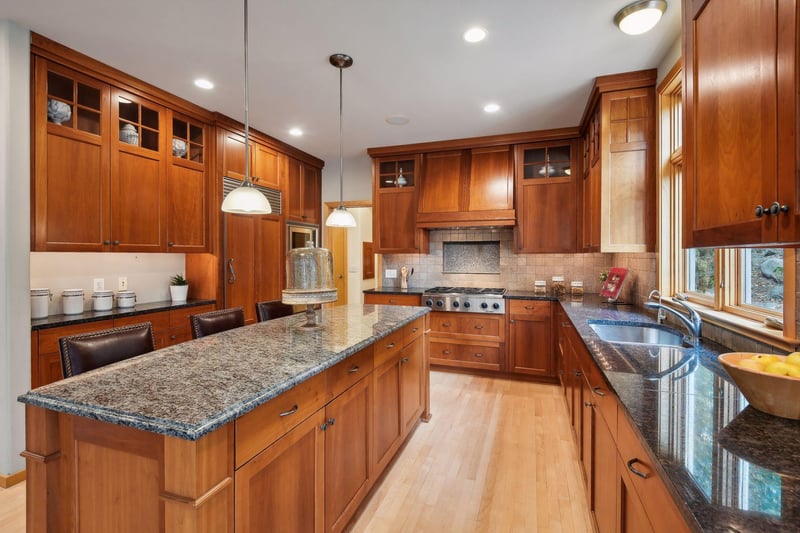 5745 Seven Oaks Ct, Minnetonka, MN 55345