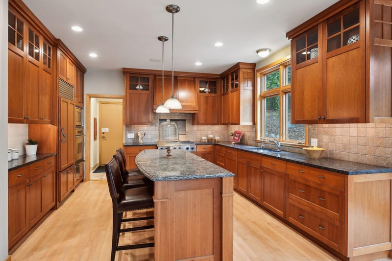 5745 Seven Oaks Ct, Minnetonka, MN 55345