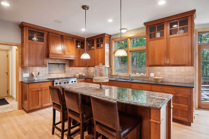 5745 Seven Oaks Ct, Minnetonka, MN 55345