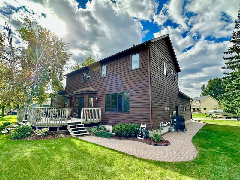 312 Oakdale Ct NE, Warroad, MN 56763