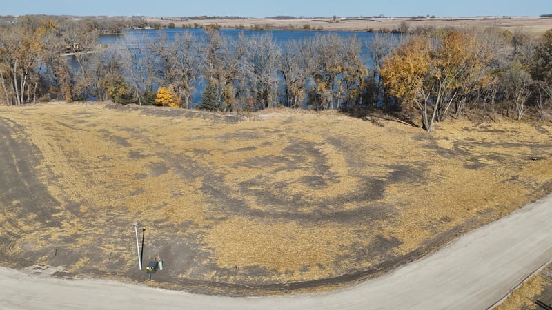 18 Cottonwood Lake Blvd, Windom, MN 56101