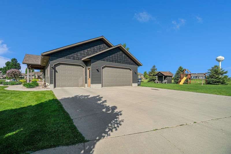 203 E Christensen Dr, Luverne, MN 56156