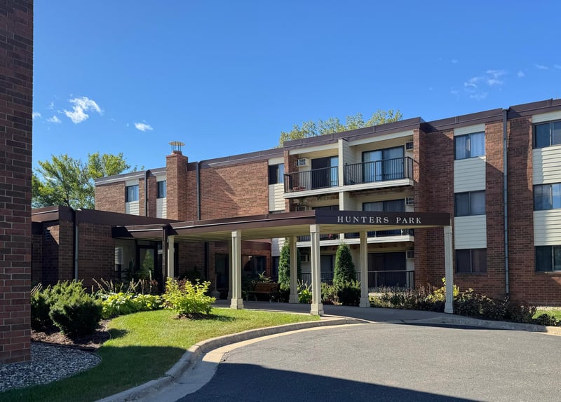 4 Pine Tree Dr #130, New Brighton, MN 55112