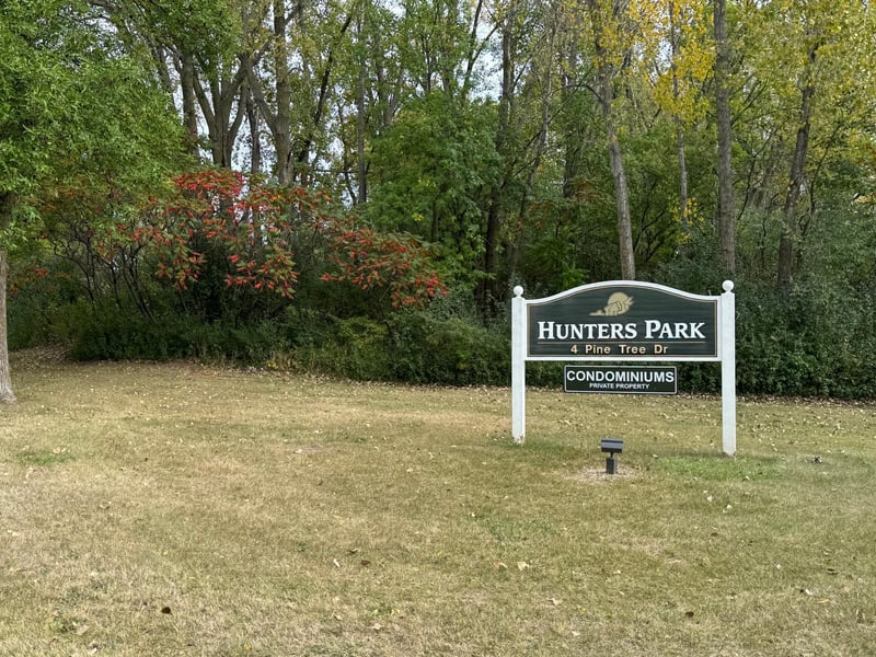 4 Pine Tree Dr #130, New Brighton, MN 55112