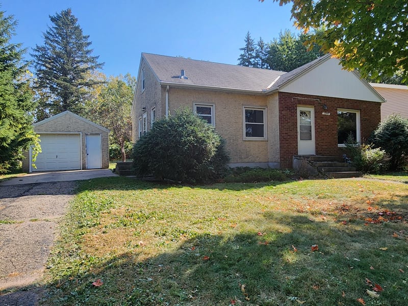 1044 View Ln, Mendota Heights, MN 55118