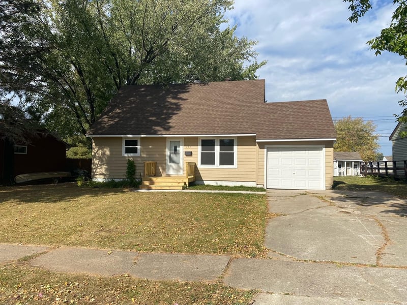 215 Hampshire Dr, Hoyt Lakes, MN 55750