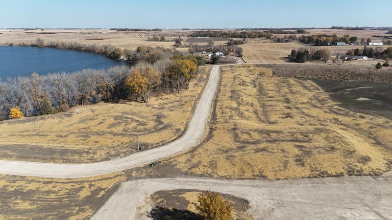 11 Cottonwood Lake Blvd, Windom, MN 56101