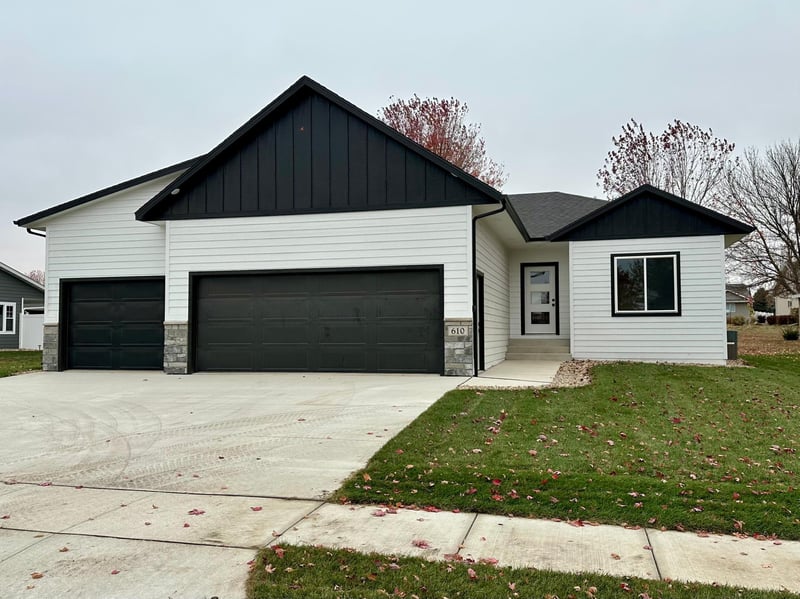 610 Britz Dr, Luverne, MN 56156