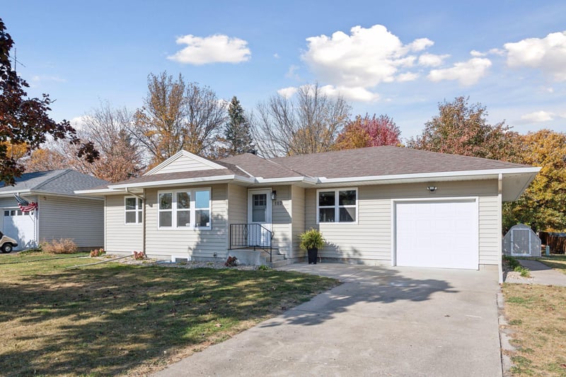103 1st Ave NW, Fairfax, MN 55332