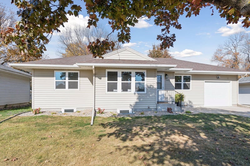 103 1st Ave NW, Fairfax, MN 55332