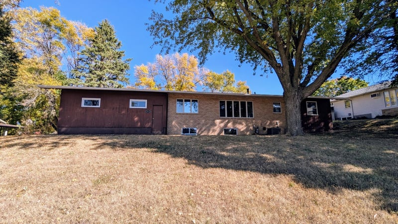 1014 10th St N, Mountain Lake, MN 56159