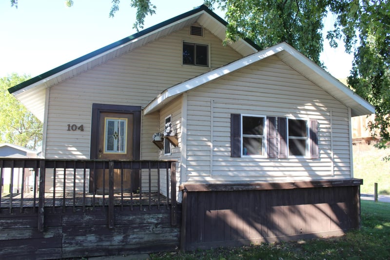 104 Elm St, Cochrane, WI 54622