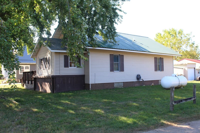 104 Elm St, Cochrane, WI 54622
