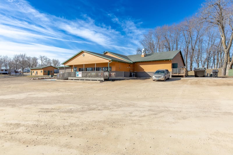35032 Clear Lake Ln, Le Center, MN 56057