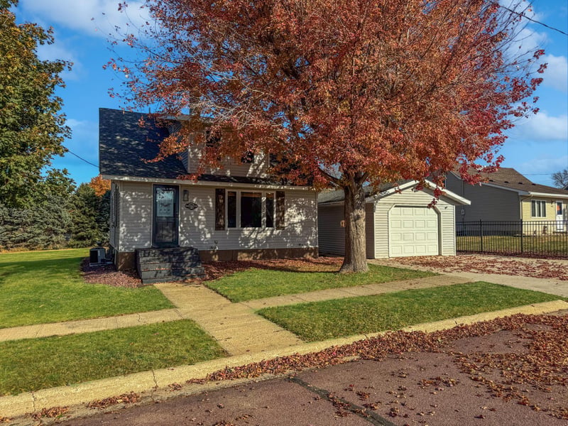 440 Prairie Ave, Lake Wilson, MN 56151