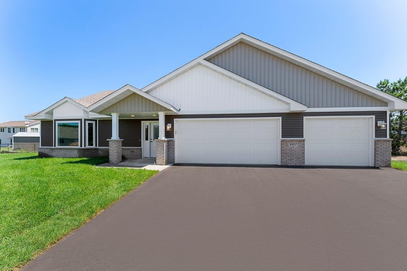 1067 241st Ln NE, East Bethel, MN 55005