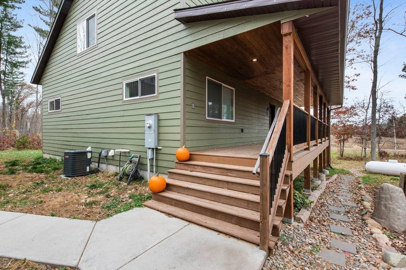 W6103 Foss Ln, Spooner, WI 54801