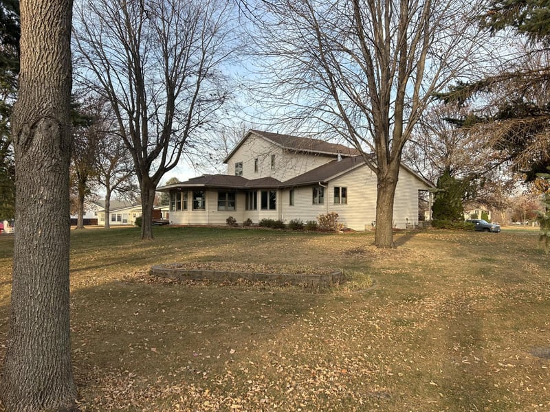 712 17th St S, Benson, MN 56215