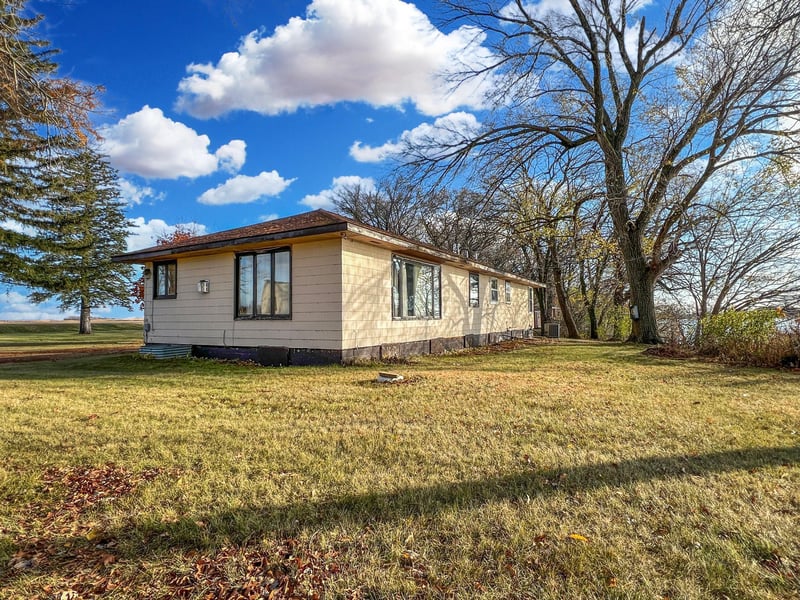 285 115th Ave, Ceylon, MN 56121