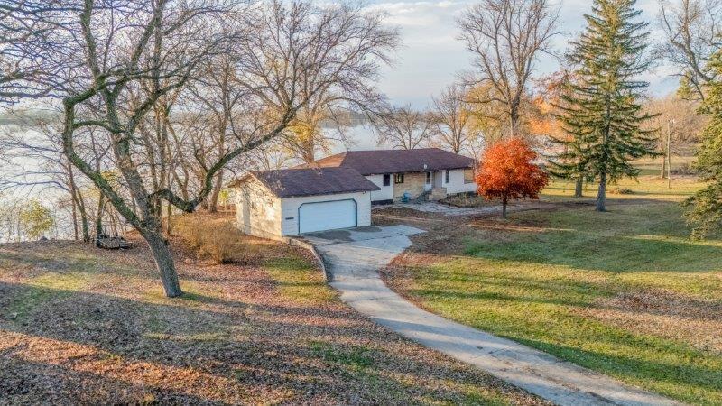 285 115th Ave, Ceylon, MN 56121