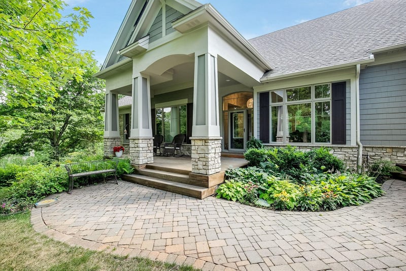 21080 Ridgewood Trl, Lakeville, MN 55044