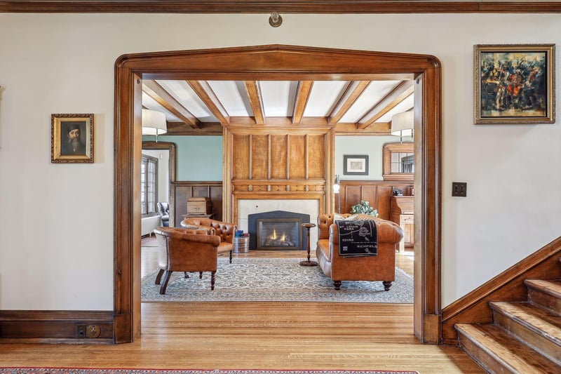2727 E Lake Of The Isles Pw, Minneapolis, MN 55408