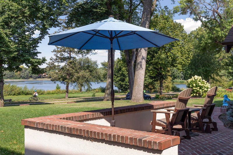 2727 E Lake Of The Isles Pw, Minneapolis, MN 55408