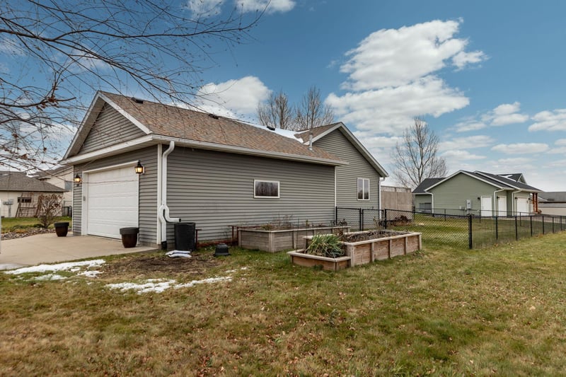 586 S Dover St, Dover, MN 55929