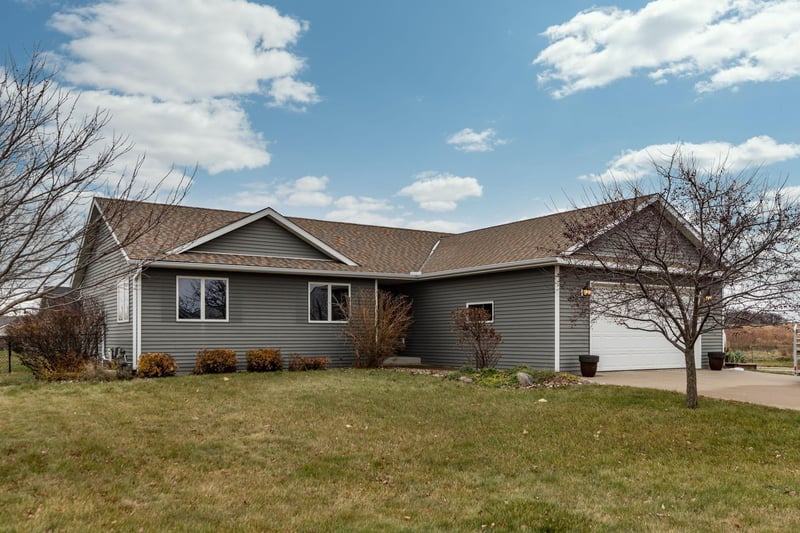 586 S Dover St, Dover, MN 55929
